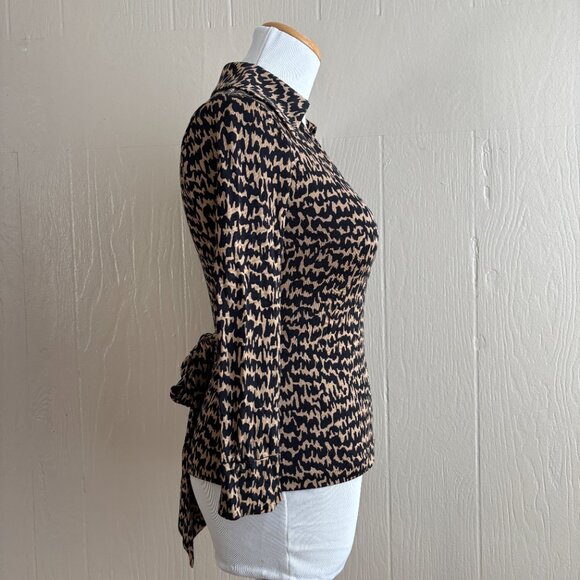 DVF Diane Von Furstenberg Vintage Silk Printed Flattering Collared Wrap Top - Picture 6 of 13